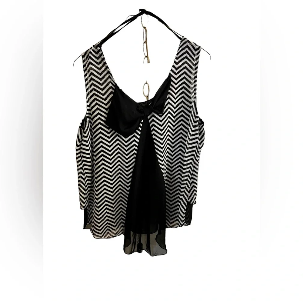 Beautiful Blouse - Picture 3 of 4